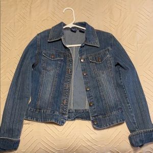 Super nice barely worn jean jacket!!